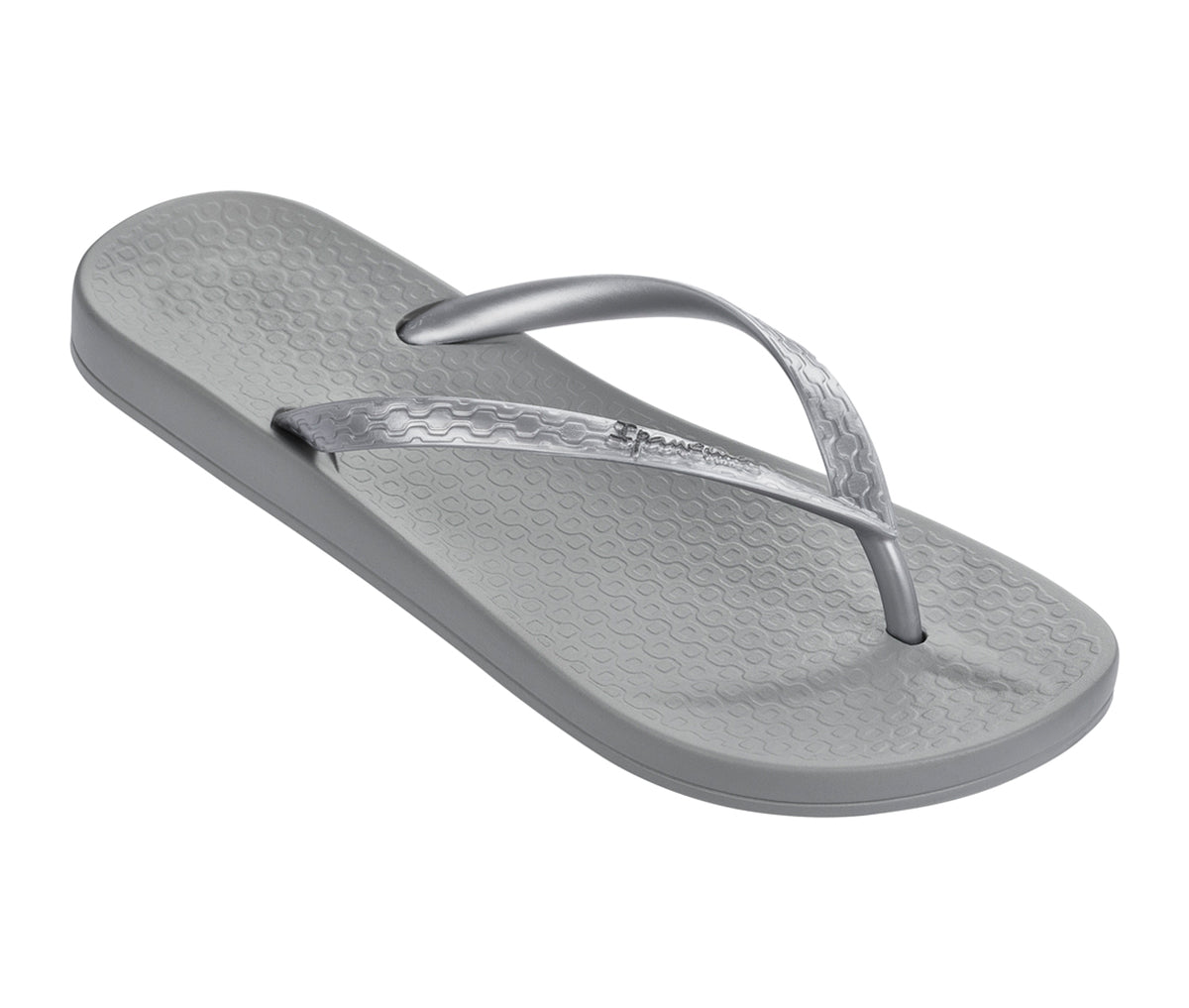 Angled view of a gray Ipanema Ana Colors kids flip flop.